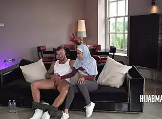 British guy tames newly divorced muslim milf with his muscular body 😏