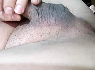 ألتهم طيز صديقي الضيق وهو يئن للمزيد الليلة