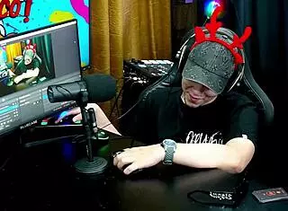 Ruan finds hot plug in psy lunar's ass.