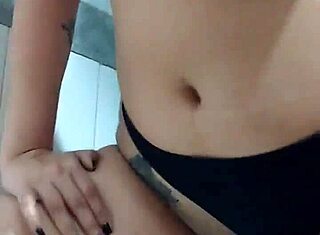 Argentínska prostitútka dráždi dildom v horúcej sólovej masturbácii na profile link