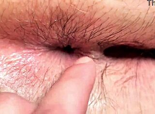 Jeg har så hårdt brug for den behårede anal creampie efter en hurtig gaping session!