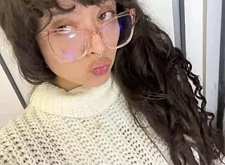 watch me pee on my europe trip, straight from the plane!