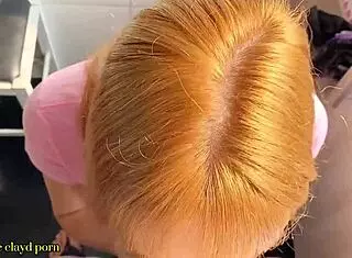 Чукам млада латина здраво в кухнята