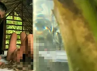 hago masajes en la playa a las turistas para ganarme la vida y les pongo buena musica