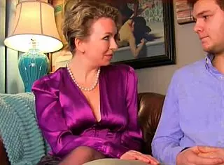 படிக்கும் மகனுடன் பாச்சியை காட்டி அரிப்பேத்தி பூலு ஆட்டும் அம்மா tamil sex