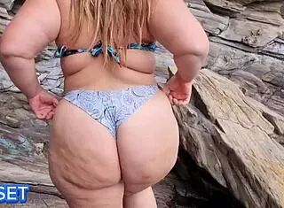 Madrastra with Huge Ass Has Public Sex on Beach