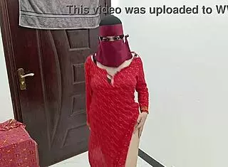 Desi Pakistani Beautiful Housewife Performs Sensual Nude Dance