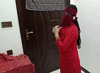 Desi Pakistani Beautiful Housewife Performs Sensual Nude Dance