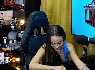 ruan shows dick to belinha, she drools