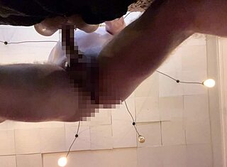 POV อยู่ใต้ฉันขณะที่ฉันเย็ดและหยดน้ำเงี่ยนลงบนเธอ