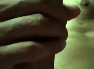 大学男子が家で巨大中出しオナニー