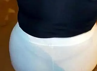 hey, i offered money to that mature venezuelan milf with big ass on the street to fuck