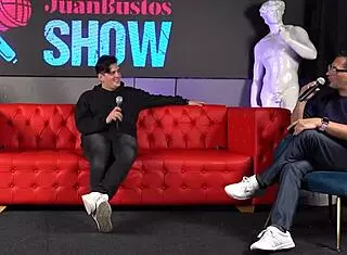 devil khloee and milanrodriguez fuck in public