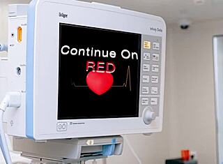 Hey, hun suger lægens pik lige på hospitalet, vild amatørhandling