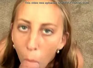 i love watchin this cute young girl give blowjob