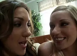 Kylie Reese Tongues Kiera King's Clit