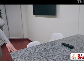 Wow! Kerja pertama dan saya dikongkek oleh wanita Colombia panas!