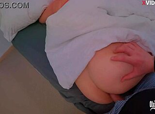 พี่ชายแท้ๆ แอบเข้าไปในห้องนอนของน้องสาวแท้ๆ เพื่อเย็ด