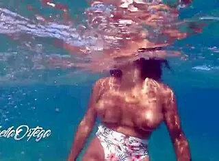 Wow! Sheila Ortega sucks and fucks underwater while snorkeling!