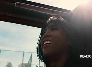 Er fand das Traumhaus im Arsch der Thai-Agentin 😜