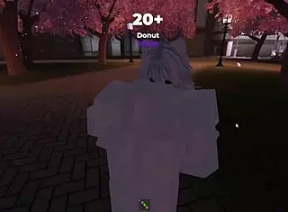 Fucking a girl in the park on Roblox! 😏