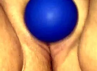 chubby amateur wife squirts hard during play