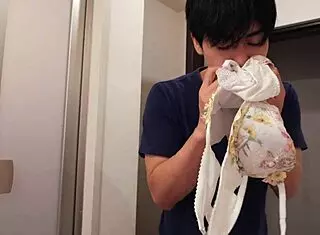 Hej, poglej Saki Minamino erotično telo, gori od želje po divji jebi!