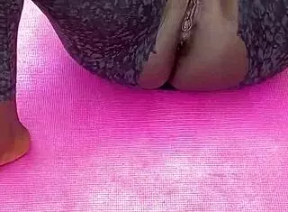 ebony milf morning workout pussy spread