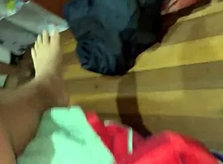 Hermanastra Enters Room for Ass Tease