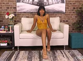 Wow, big tit ebony babe squirting in close up with Hitachi during cam show! 😍