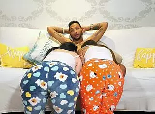 omg, pajama party with 2 big ass bitches in miami, so hottt... can't even!