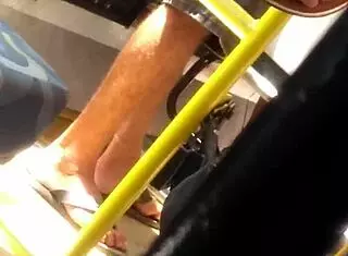 yo, ever seen perfect feet like novinha’s on this bus?