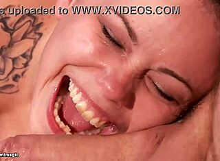 털난 보지 진저가 묶이고 몬스터 자지에 박혀! 😱