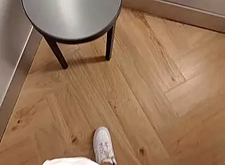 I Get Hot in the Mall