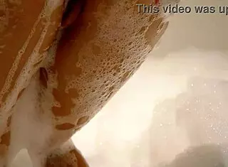 วัยรุ่นไทยเปิดห้องเย็ดกันคาอ่างในโรงแรม