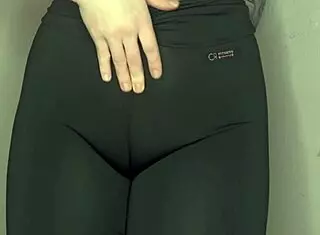 ASMR CAMELTOE IN TIGHT BLACK LEGGINGS!! TEASING PUSSY FETISH CLOSE UP SEXY!!