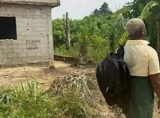 Amateur student sucks big cock in unfinished building for 70k