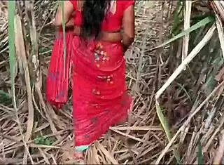 sexy aunty step mom caught in outdoor sex video scandal! 😲