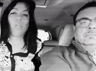 Egy idegen basz a hátsó ülésen, miközben a feleségem vezet