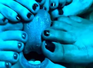 i love this kinky foot party with toes licked
