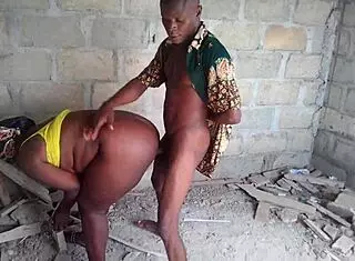 Street boy lures orange seller inside uncompleted building and fucks her till he cums