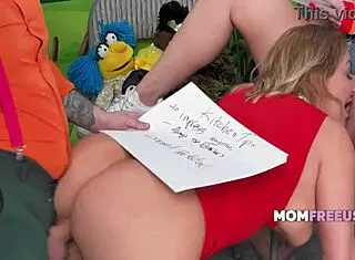 Ryan Keely and River Lynn get face fucked in momfreeuse parody!