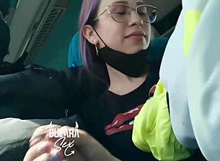 Горяща приятелка смуче на автобуса в Богота