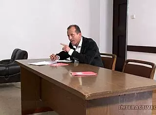 Nevlastní tati, přestaň, tohle je špatné, můžou nás chytit při hrátkách!