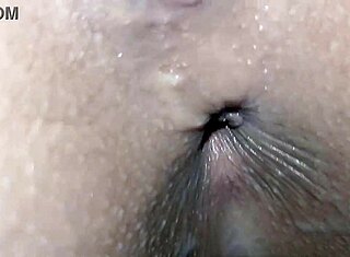 Ουφ, η σφιχτή μου ημι-αδελφή πήρε αναλ πρώτη φορά... τόσο καυτή