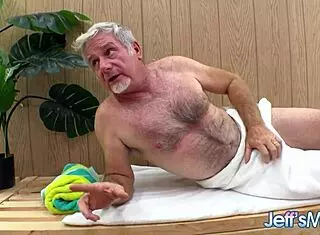 Krivá plná Remi Ferdinand šuká v parnej saune