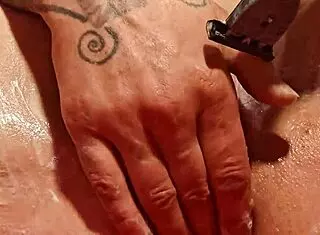 i shave my wet pussy in the bathroom