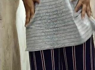 la ragazza indiana riya thakur si filma mentre fa il bagno per il fidanzato. stuzzica nel clip homemade!