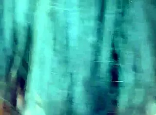 pelada masturbando com plug no cuzinho