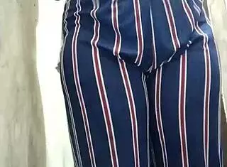 Indian girl Riya Thakur films herself bathing for boyfriend. She teases in the homemade clip!